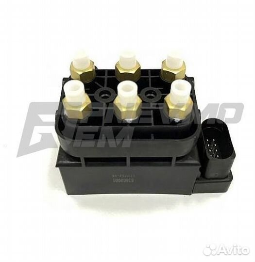 Блок клапанов пневмоподвески Volkswagen Touareg