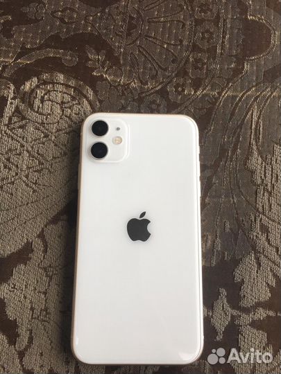 Телефон iPhone 11