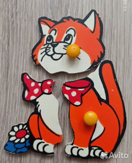 Развивающие игрушки для малыша и книги