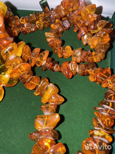 Роскошный комплект из природного янтаря новый