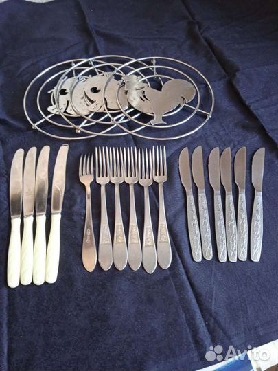 Ножи, вилки, подстановки, крючки для кухни