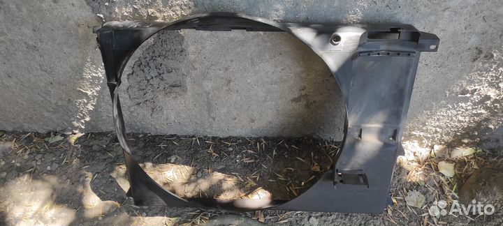 Диффузор вентилятора BMW E38