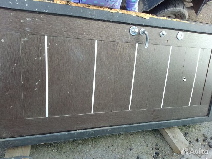 Продам входную дверь бу