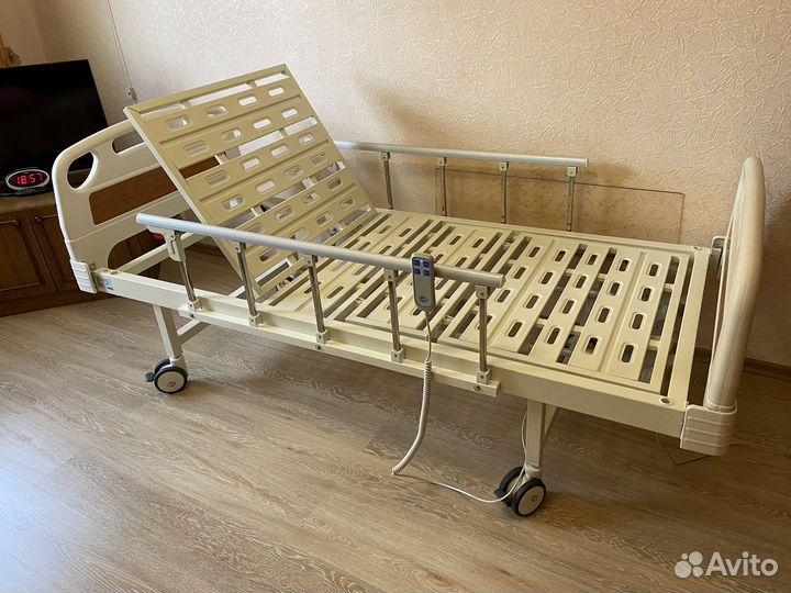 Кровать для лежачих больных с электроприводом
