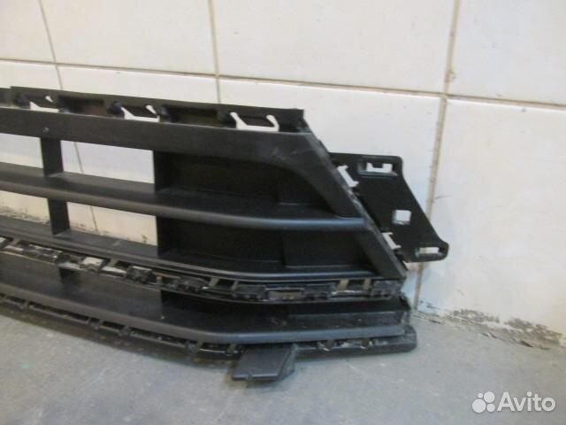 Решетка в бампер центральная Volkswagen Jetta