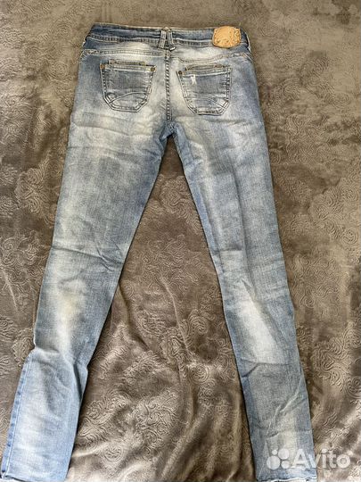 Джинсы