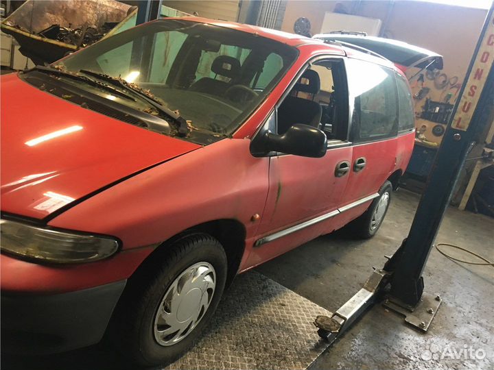 Разбор на запчасти Chrysler Voyager