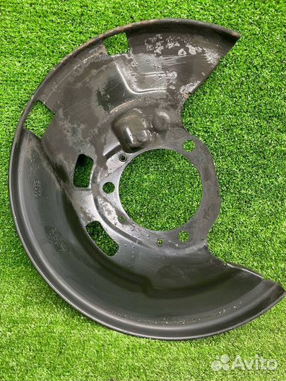 Тормозной щиток передний левый Opel Astra J GTC