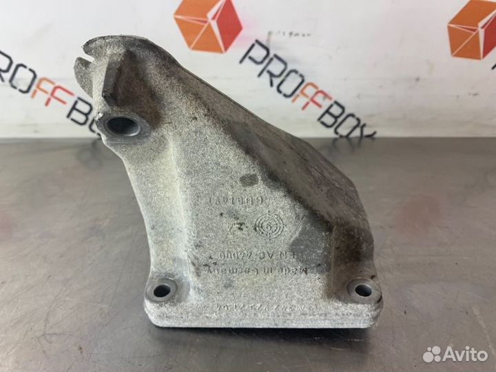 Кронштейн двигателя левый Mercedes E-Class A207