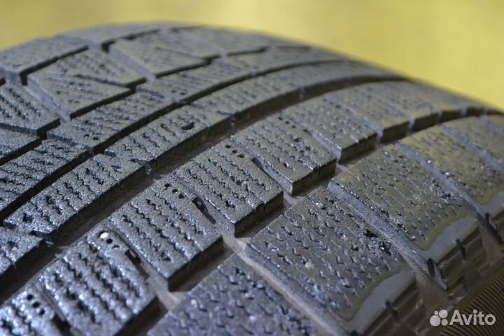 Bridgestone Blizzak Revo GZ 225/50 R17