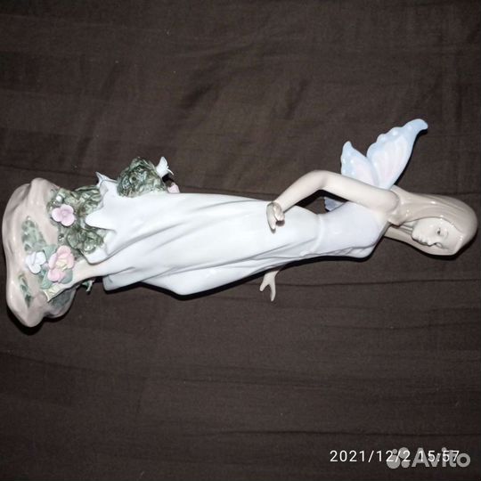 Фарфоровая фигурка 