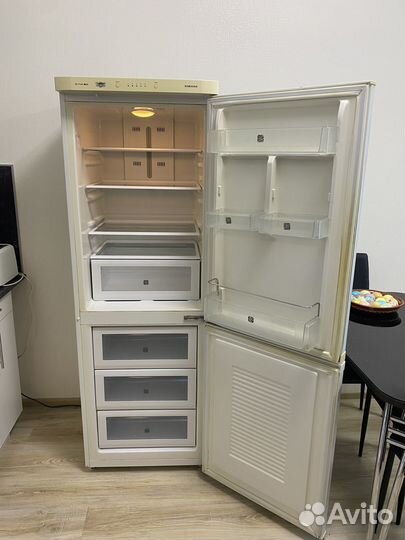 Холодильник samsung no frost RL33sbsw