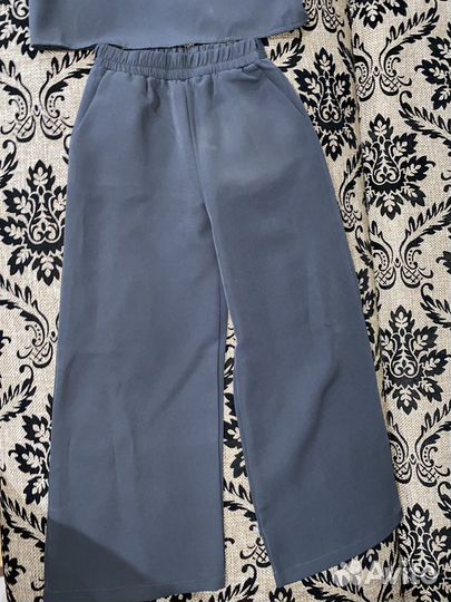 Костюм серый 36 размер на девочку