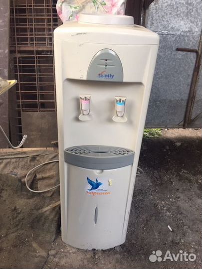 Куллер для воды напольный