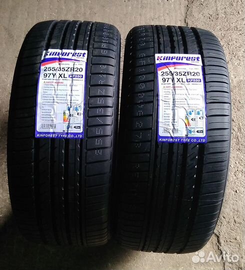 Kinforest KF550-UHP 255/35 R20 97Y