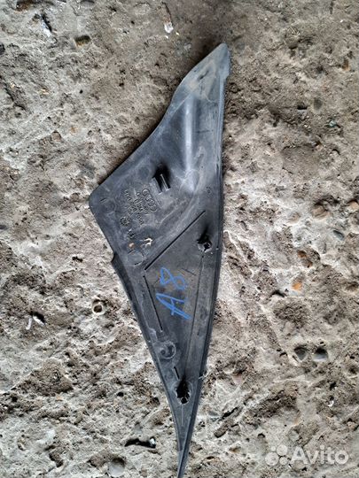 Накладка зеркала левая Audi A8 D3