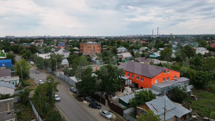 Здание 1060 м² с земельным участком 14 соток