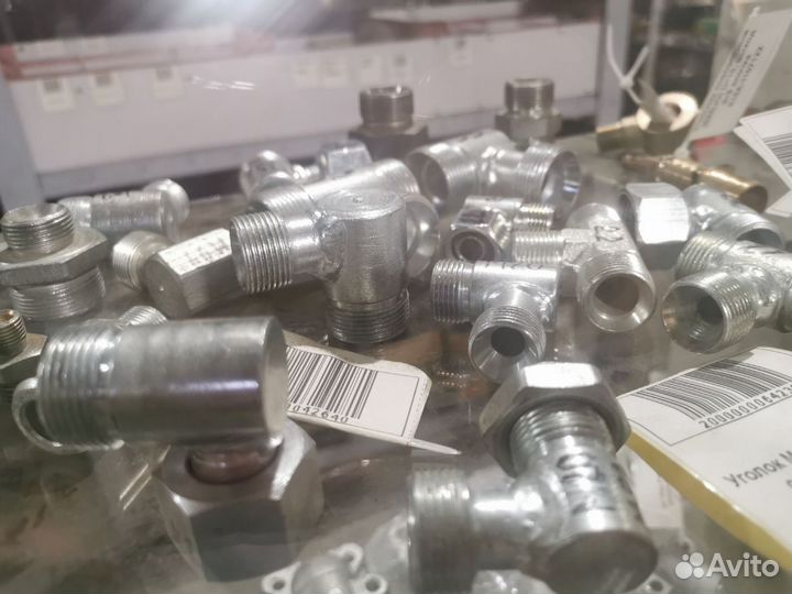 Уголок с контрогайкой рвд