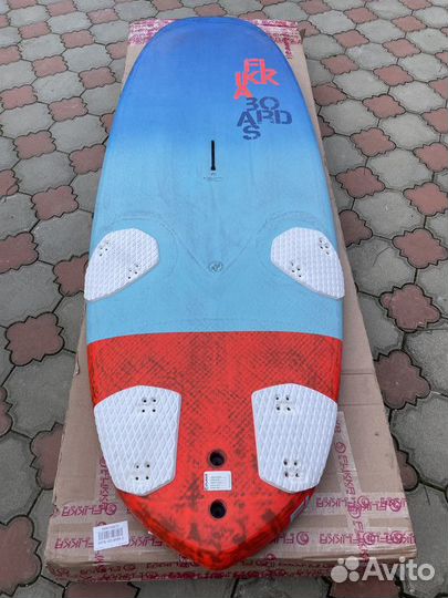 Доски для виндсерфинга Slalom и Fast Freeride