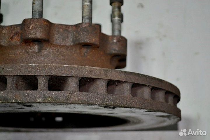 Тормозной диск переднего моста, левый scania R-ser