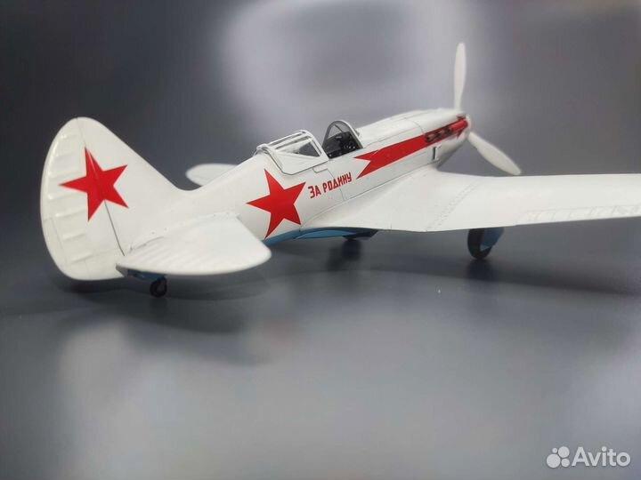 Модель самолета Миг-3