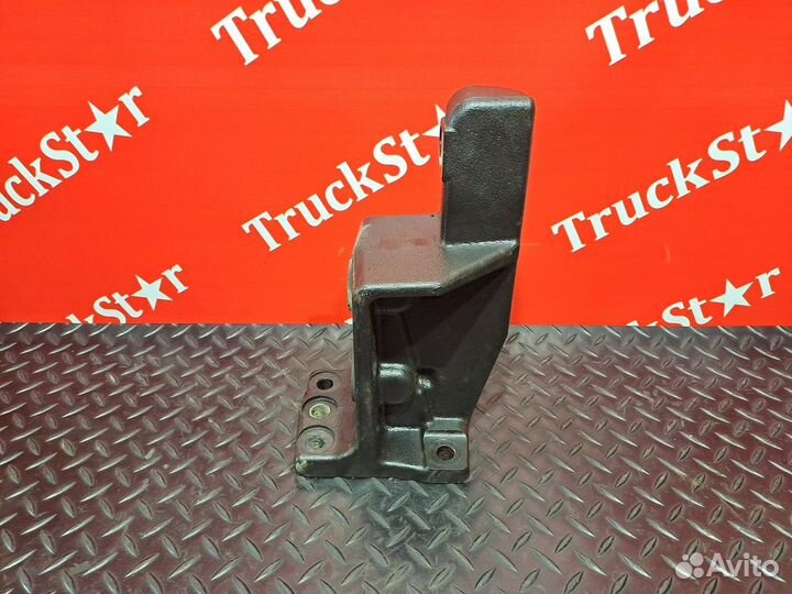 Кронштейн бампера переднего правый Renault T