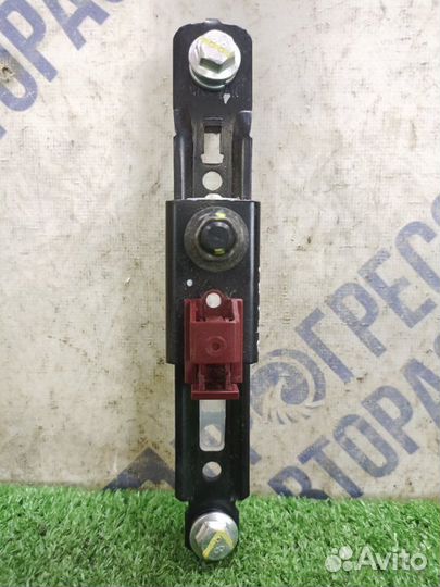 Регулятор ремня безопасности передний правый