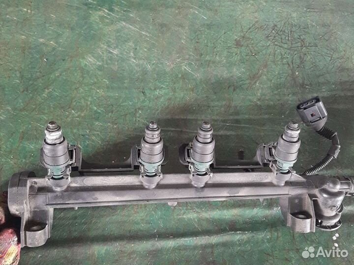 Форсунка топливная VW Golf 4 1.6 AKL