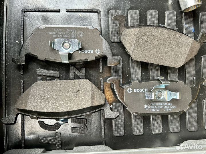 Тормозные колодки Bosch 0986424364 новые