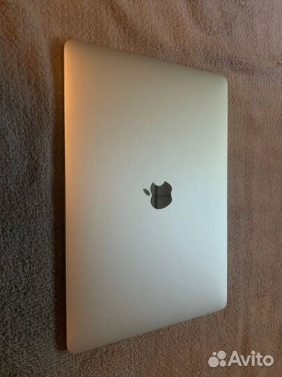 Macbook pro 13 2017 8/256