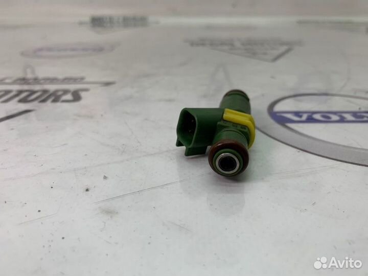 Форсунка топливная бензин Volvo V70 B5244 9470229