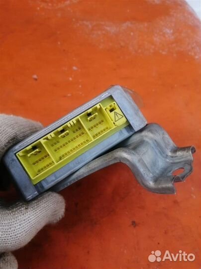 Блок управления AIR BAG Toyota Celica ZT23 (1999