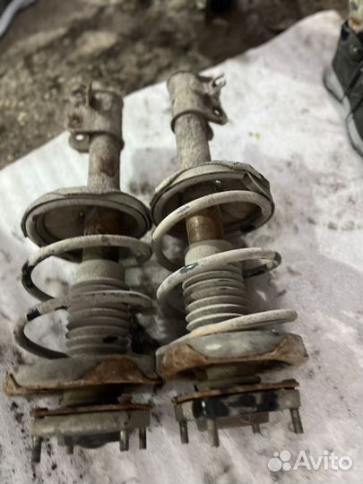 Стойка передняя Mazda Capella GF