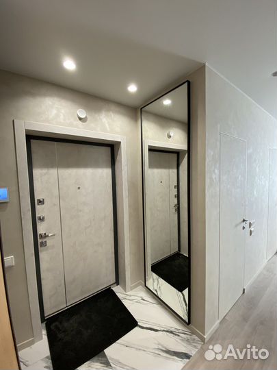 Зеркало в тонкой раме