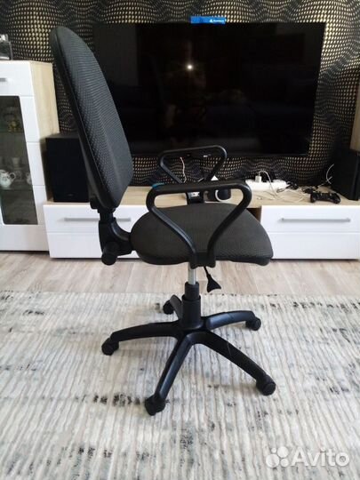 Компьютерное кресло бу в хорошем состояние
