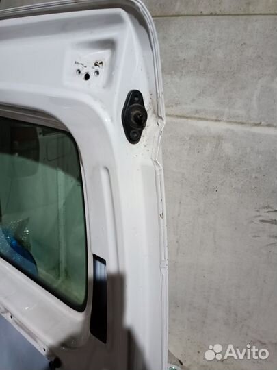 Боковая левая дверь Caddy 3