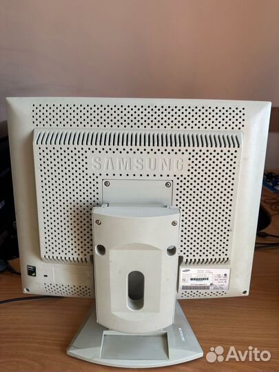 Монитор Samsung SyncMaster 770 TFT