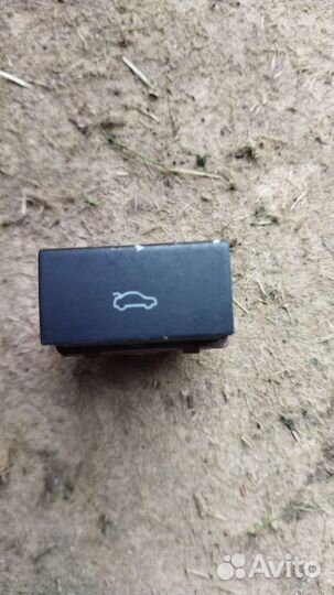 Кнопка открывания багажника audi A6 C6