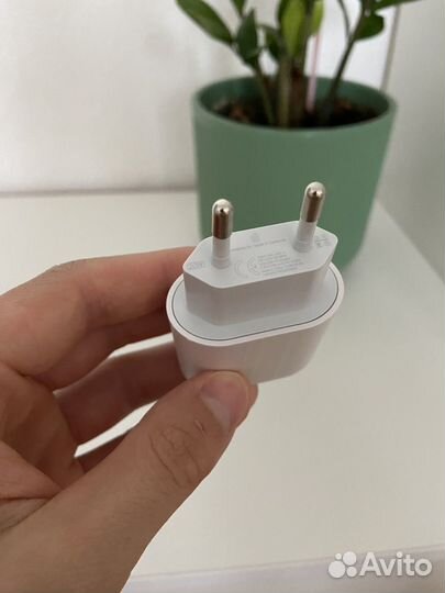 Зарядка на iPhone 20w