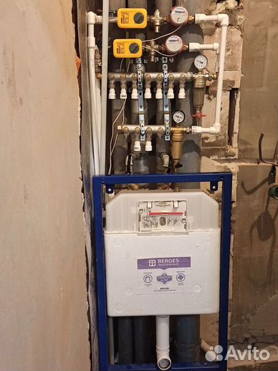 Ремонт установка унитаза. Сантехник