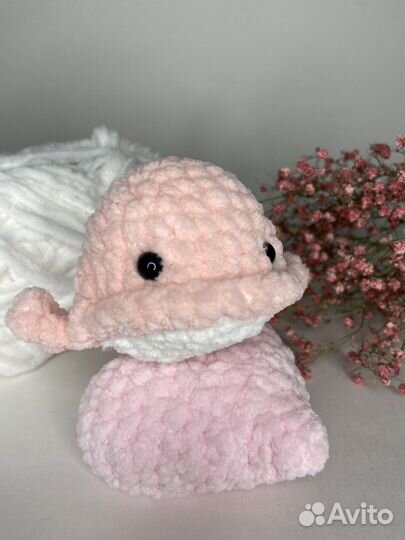 Вязаная игрушка кит