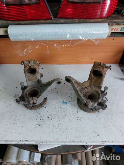 Поворотный кулак citroen xsara I Peugeot 306