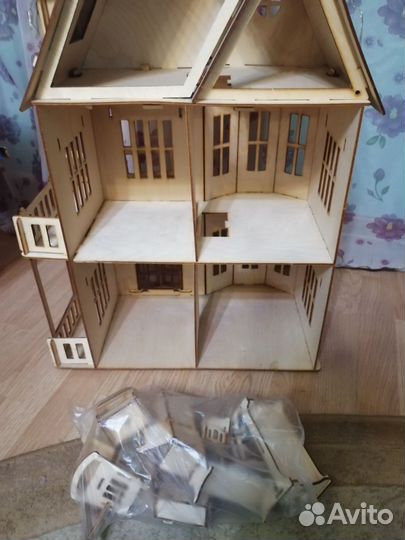 Кукольный домик с мебелью