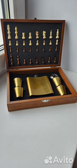 Шахматы с фляжкой