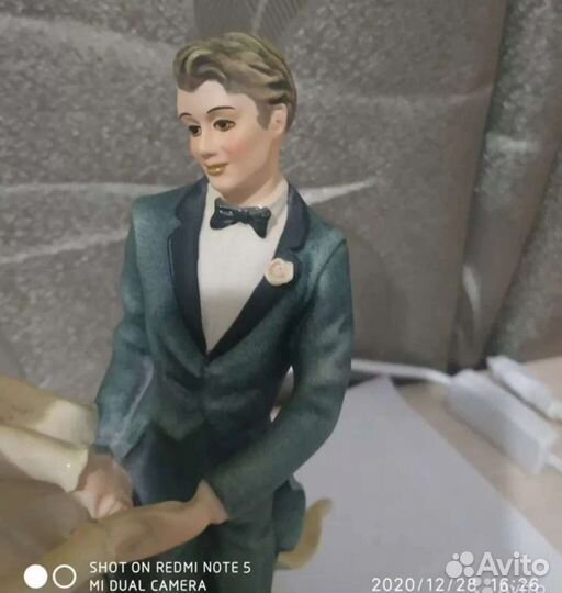 Фарфоровая статуэтка 
