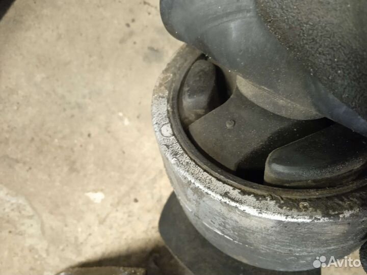 Подушки двигателя Вольво С40 В40