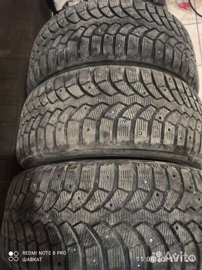 Bridgestone Blizzak Spike-01 215/50 R17 91T