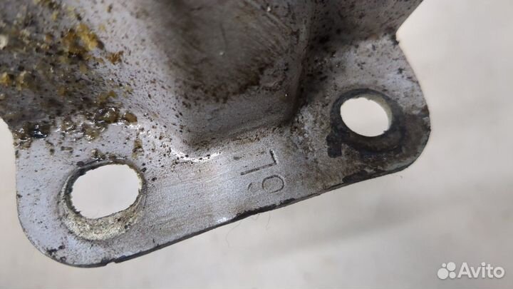 Петля капота Toyota Avensis 3, 2016