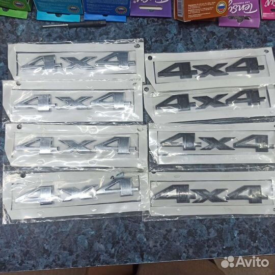 Эмблема надпись 4 на 4,4WD