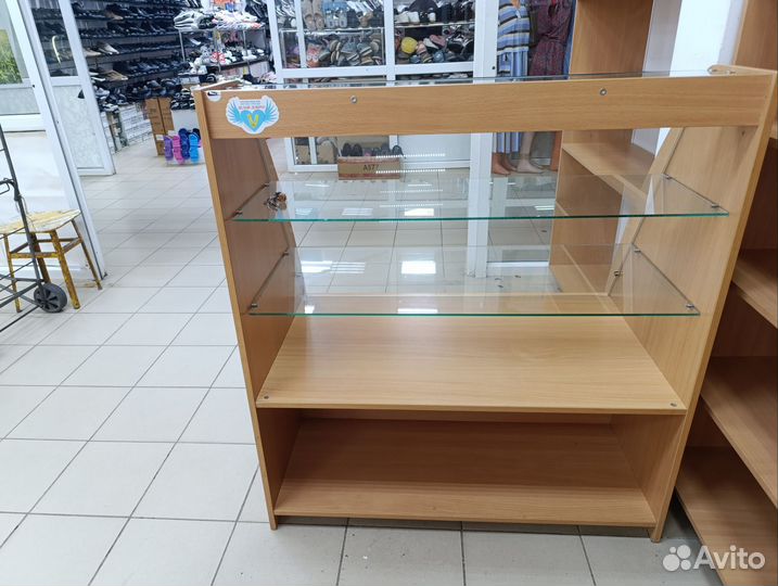 Торговые витрины и прилавки